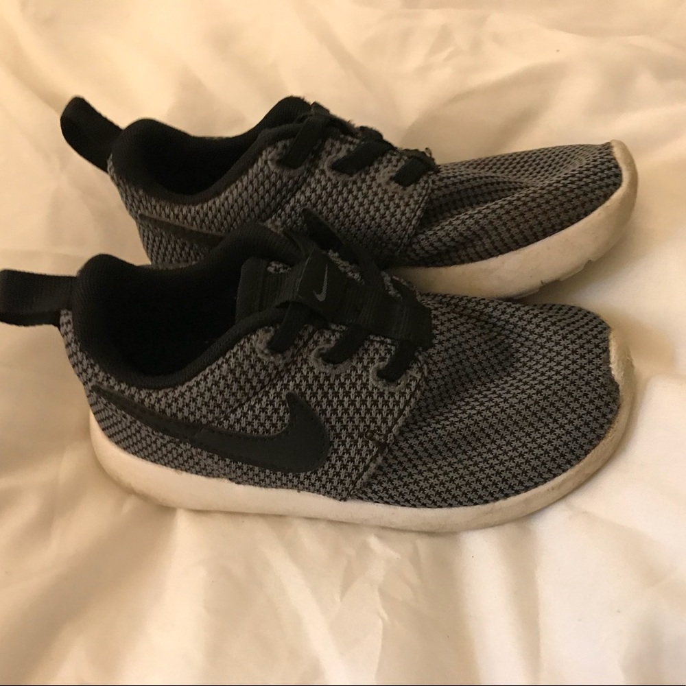 Boys Nike’s tennis shoes